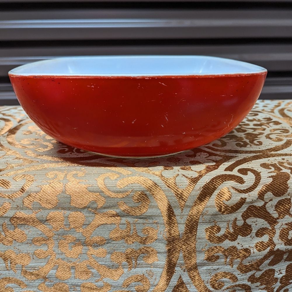 Vintage‎ Pyrex Large 2.5 Qt Primary Red Bowl